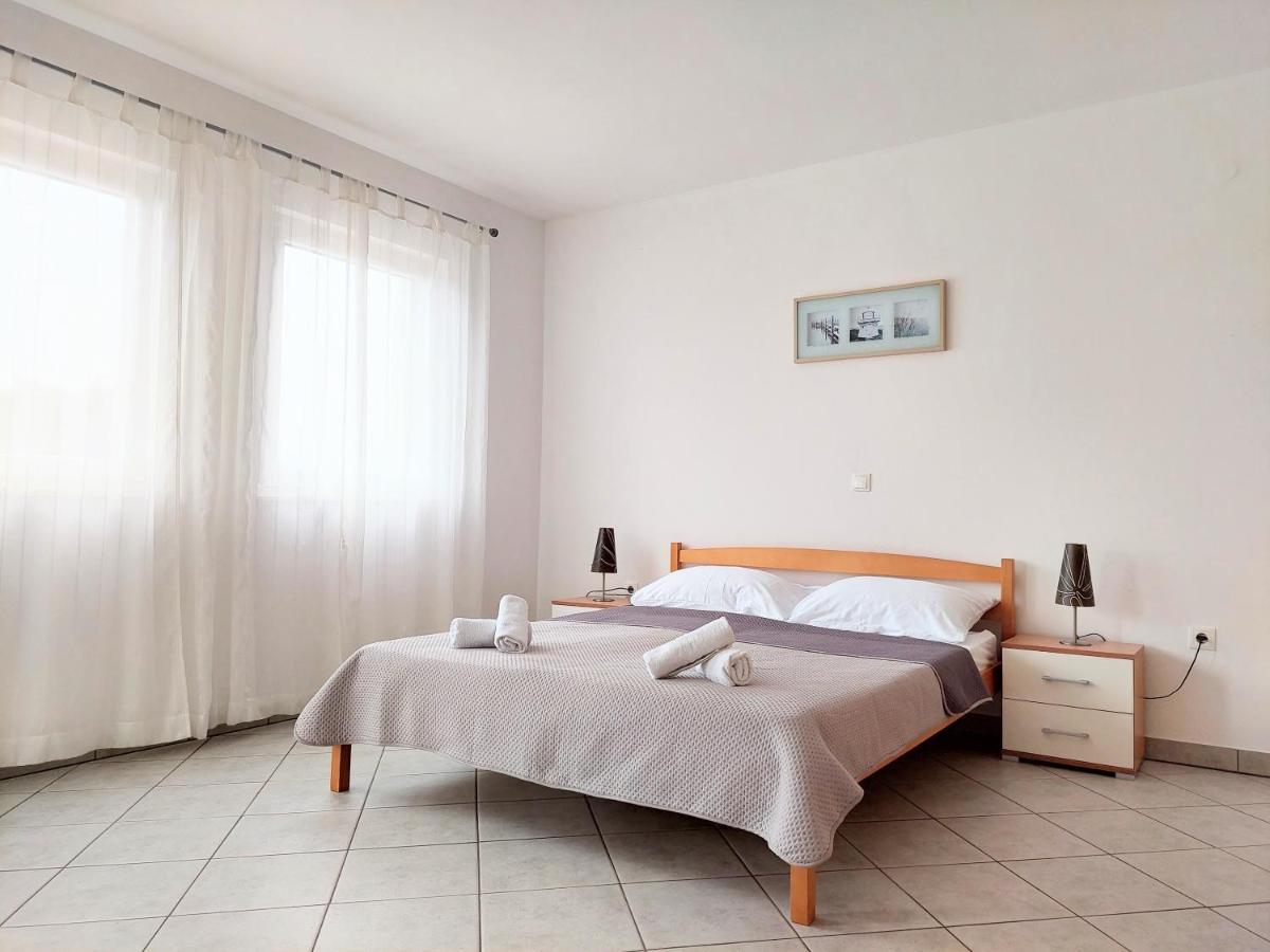 זאוסטרוג Apartments Dia מראה חיצוני תמונה