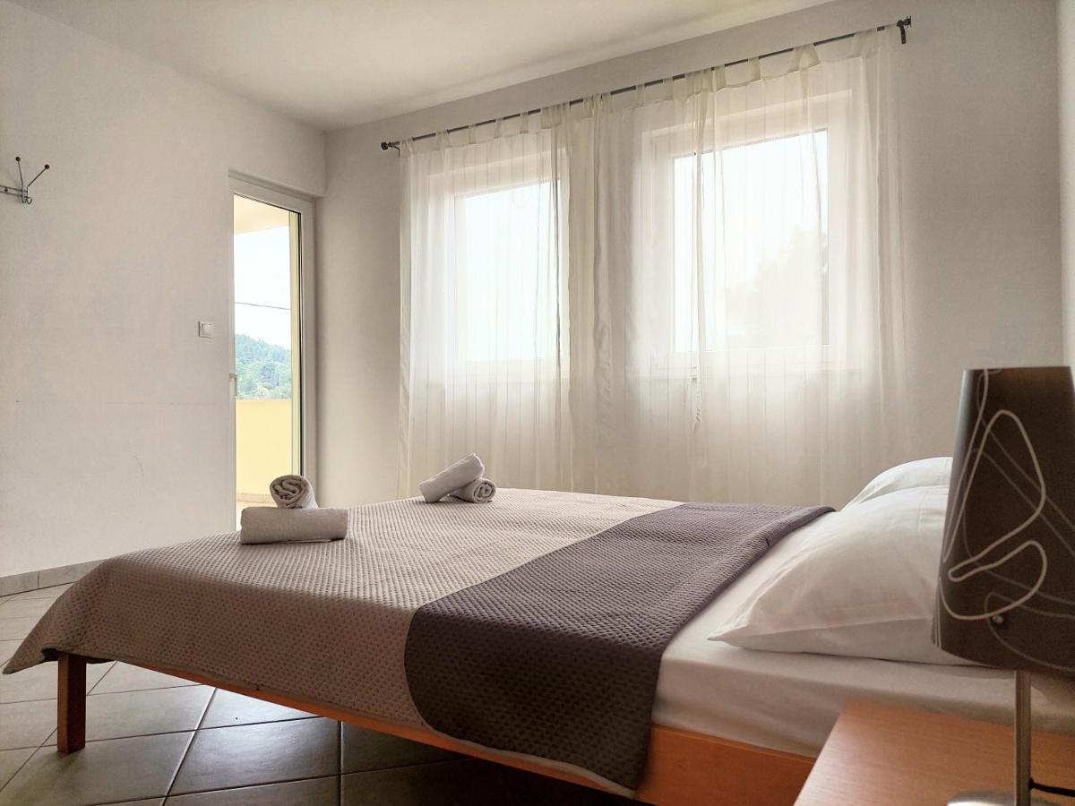 זאוסטרוג Apartments Dia מראה חיצוני תמונה