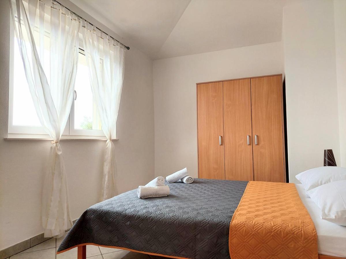 זאוסטרוג Apartments Dia מראה חיצוני תמונה