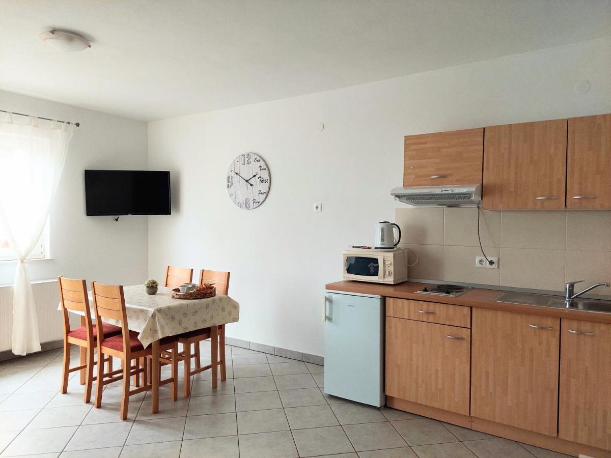 זאוסטרוג Apartments Dia מראה חיצוני תמונה